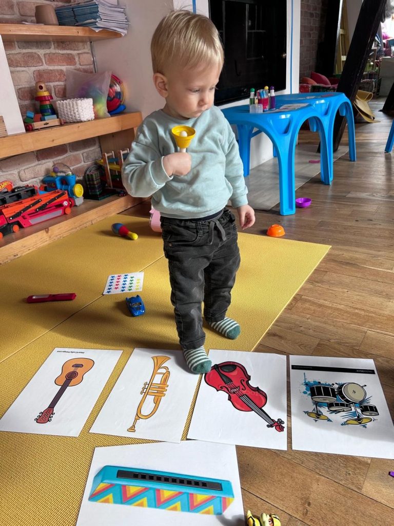 Dimineață blândă la Kuib Art Studio